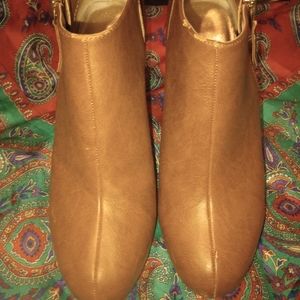 Madden girl Brown zip up booties size 9